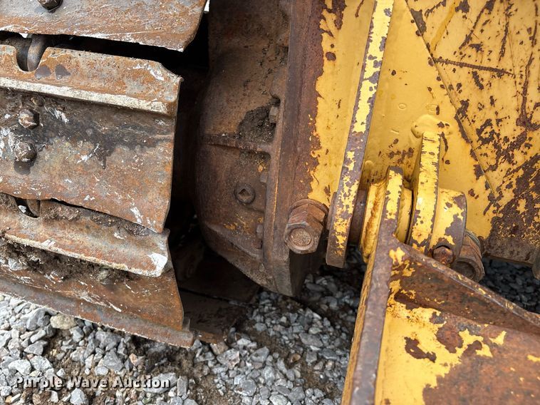 image for item EM2600 1995 Caterpillar D4C dozer