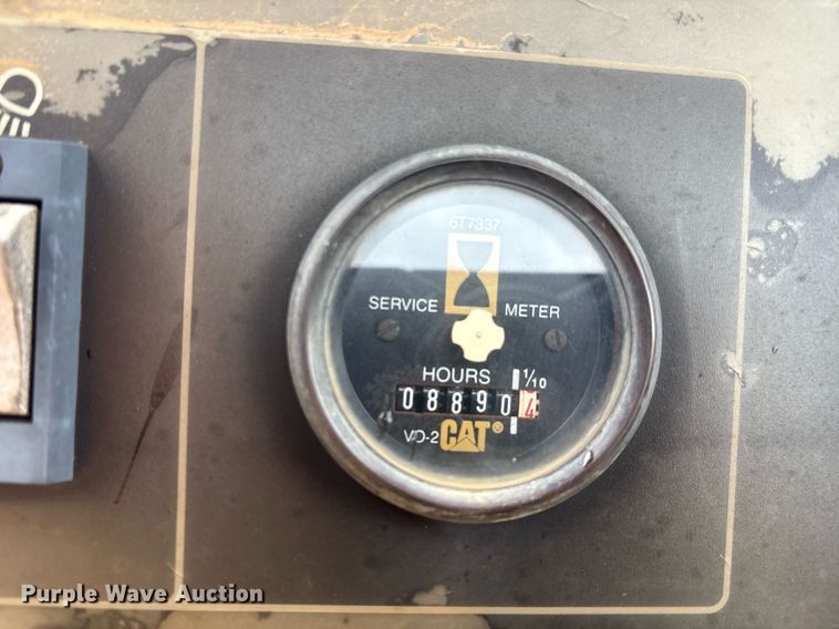 image for item EM2600 1995 Caterpillar D4C dozer