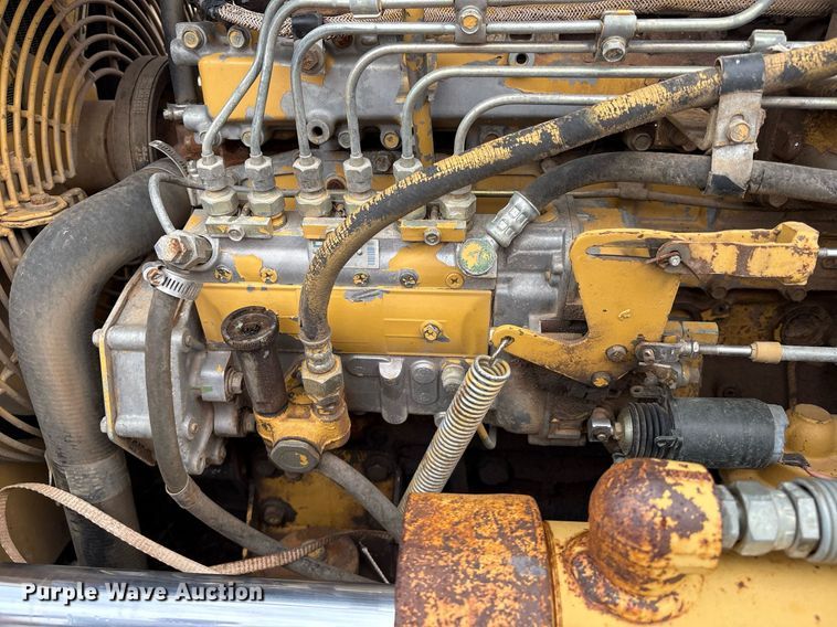 image for item EM2600 1995 Caterpillar D4C dozer