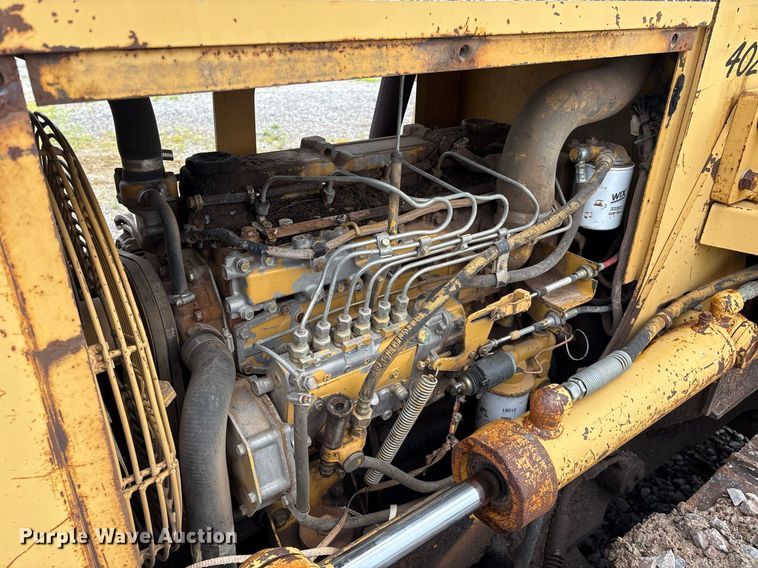 image for item EM2600 1995 Caterpillar D4C dozer