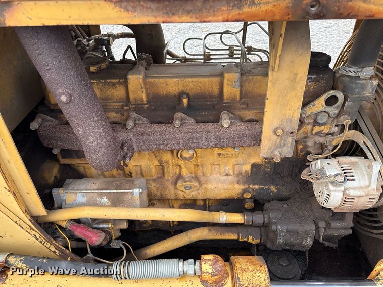 image for item EM2600 1995 Caterpillar D4C dozer