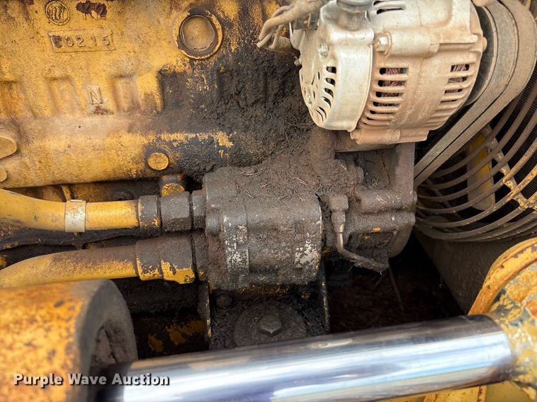 image for item EM2600 1995 Caterpillar D4C dozer