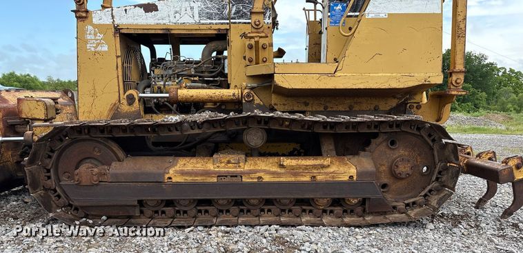 image for item EM2600 1995 Caterpillar D4C dozer