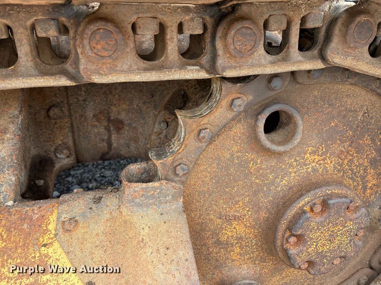 image for item EM2600 1995 Caterpillar D4C dozer