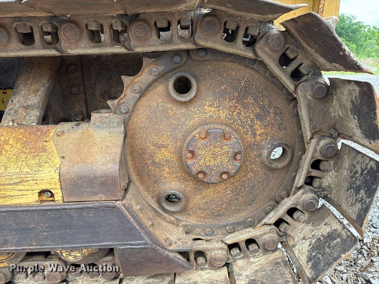 image for item EM2600 1995 Caterpillar D4C dozer