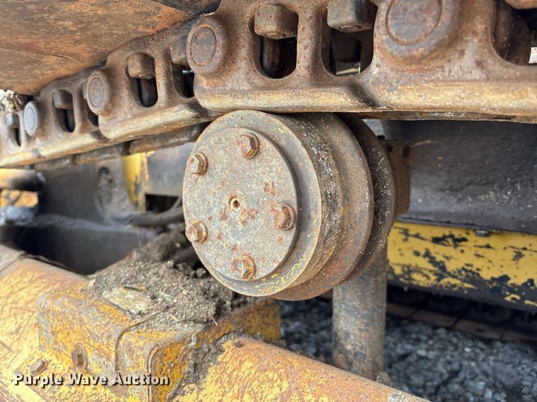 image for item EM2600 1995 Caterpillar D4C dozer