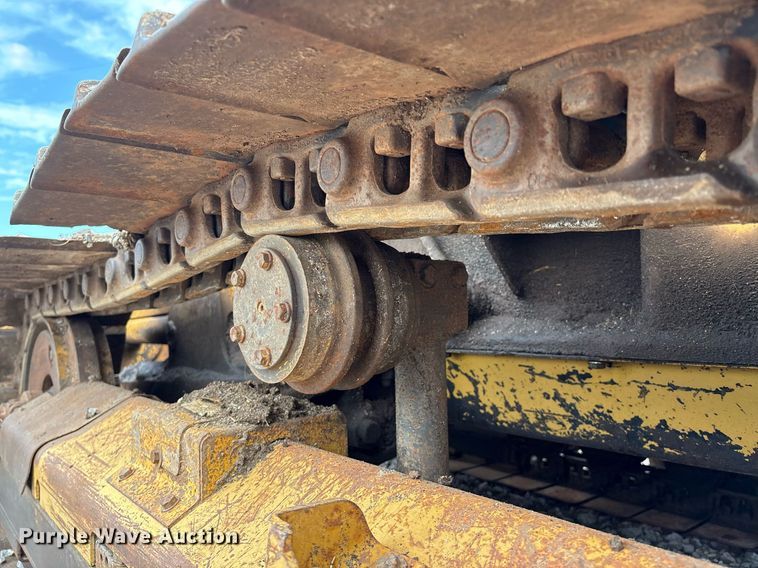 image for item EM2600 1995 Caterpillar D4C dozer
