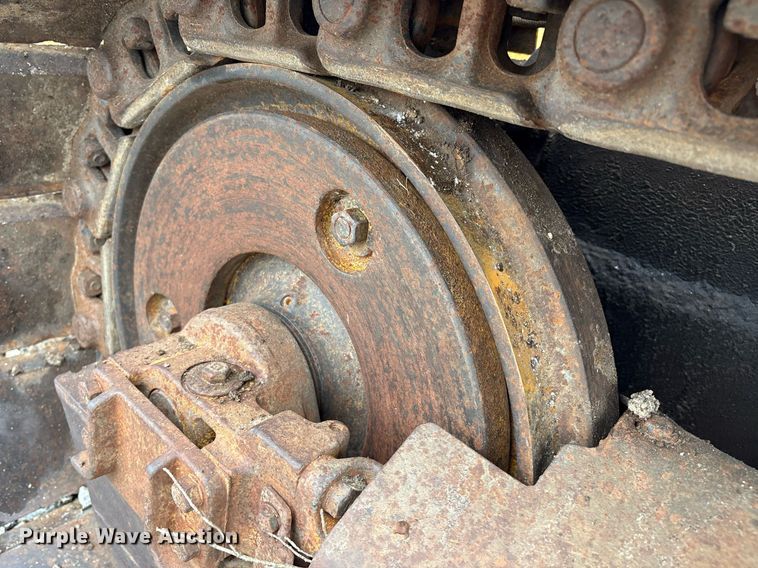 image for item EM2600 1995 Caterpillar D4C dozer