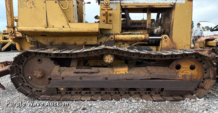 image for item EM2600 1995 Caterpillar D4C dozer