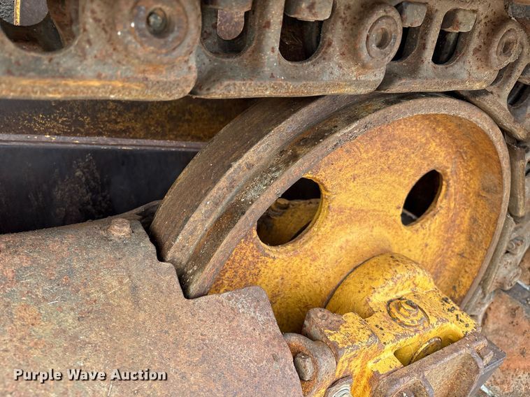 image for item EM2600 1995 Caterpillar D4C dozer