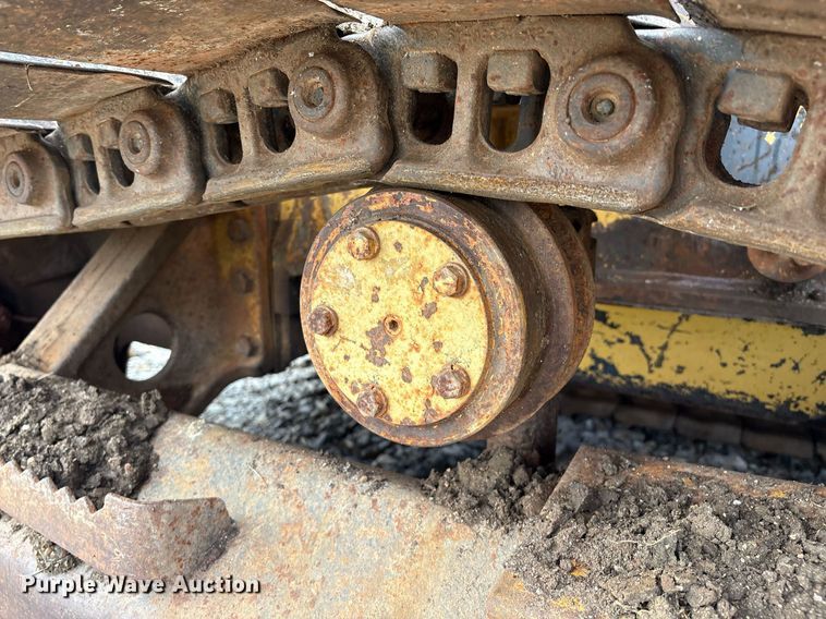 image for item EM2600 1995 Caterpillar D4C dozer