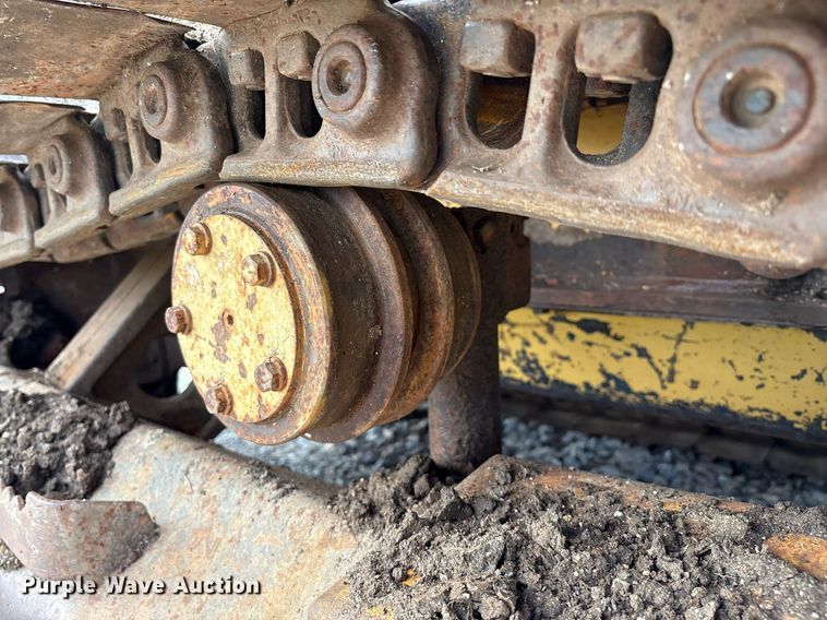 image for item EM2600 1995 Caterpillar D4C dozer