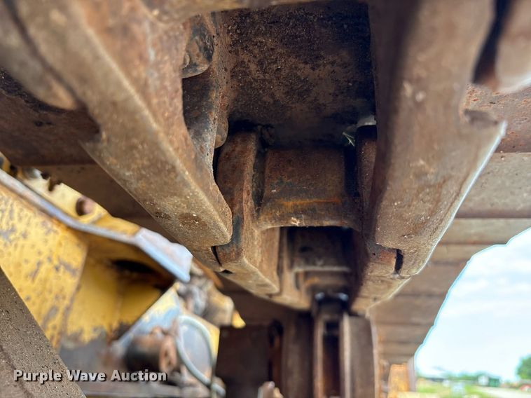 image for item EM2600 1995 Caterpillar D4C dozer