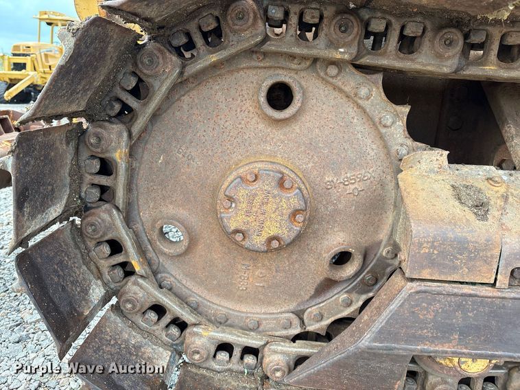 image for item EM2600 1995 Caterpillar D4C dozer