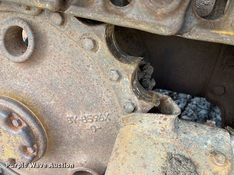 image for item EM2600 1995 Caterpillar D4C dozer