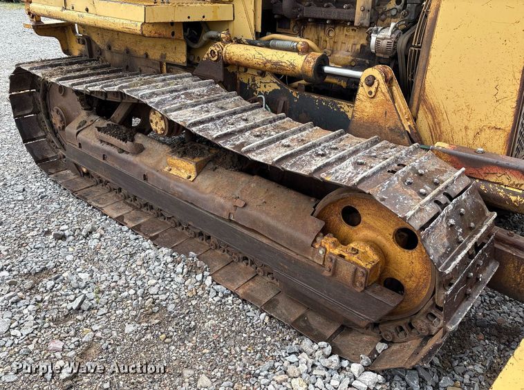 image for item EM2600 1995 Caterpillar D4C dozer