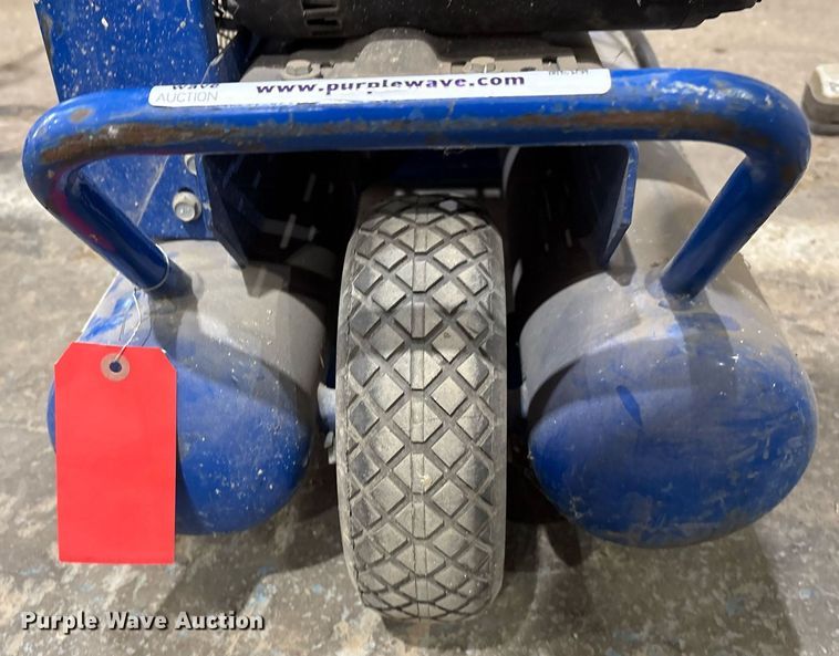 image for item EM2620 Quincey QTS-3 air compressor