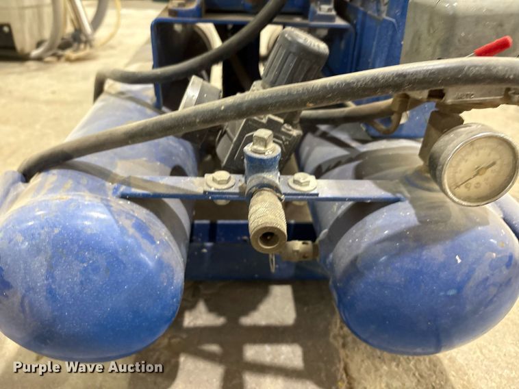 image for item EM2620 Quincey QTS-3 air compressor