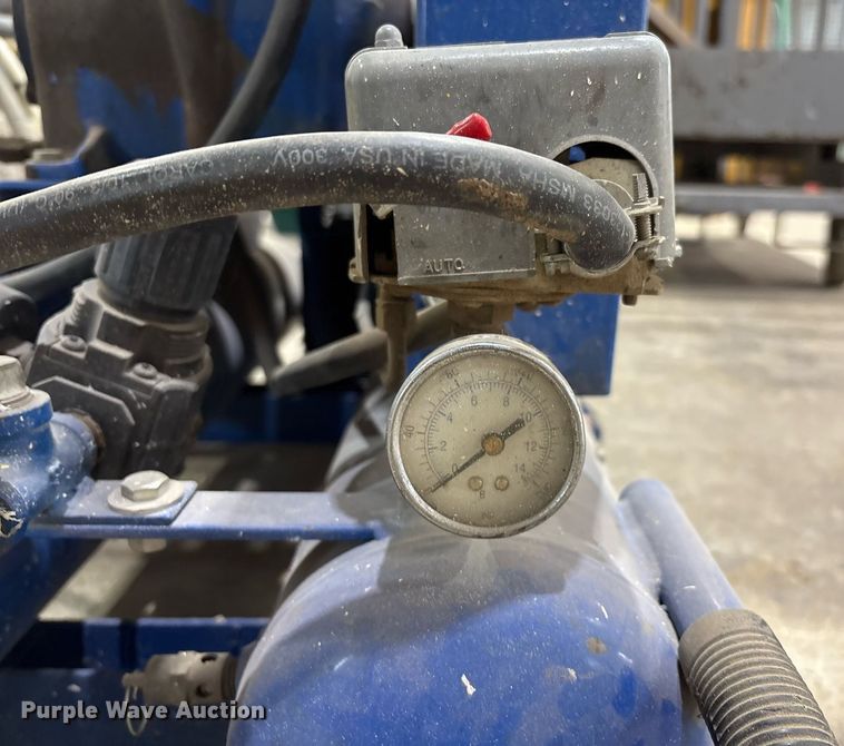 image for item EM2620 Quincey QTS-3 air compressor