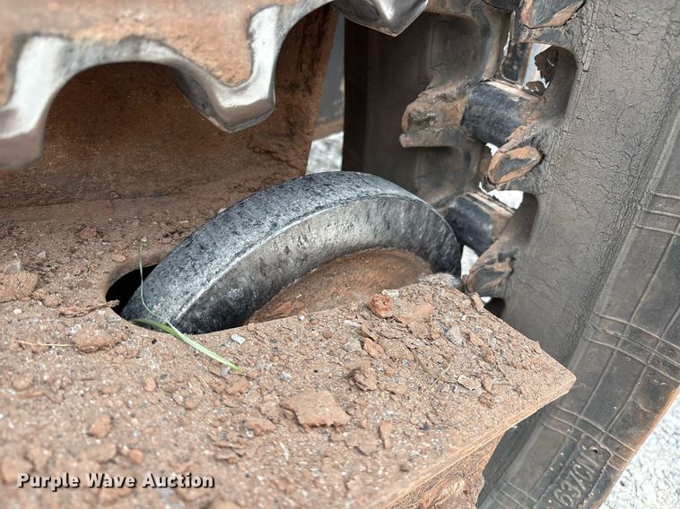 image for item EM2627 2017 Bobcat T630 tracked skid steer loader