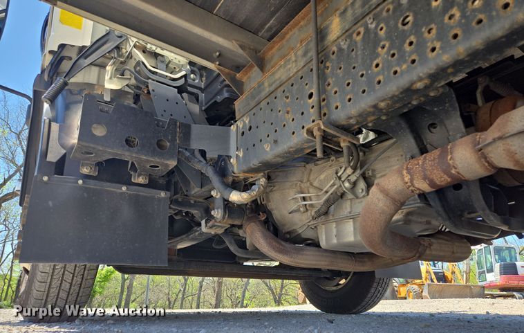 image for item EM7103 2019 Isuzu  NPR  box truck