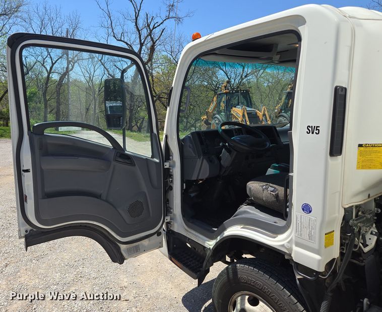 image for item EM7103 2019 Isuzu  NPR  box truck