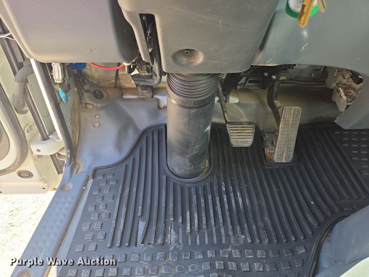 image for item EM7103 2019 Isuzu  NPR  box truck