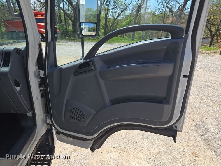 image for item EM7103 2019 Isuzu  NPR  box truck