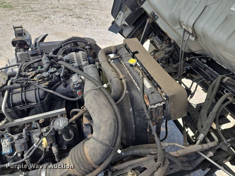 image for item EM7103 2019 Isuzu  NPR  box truck