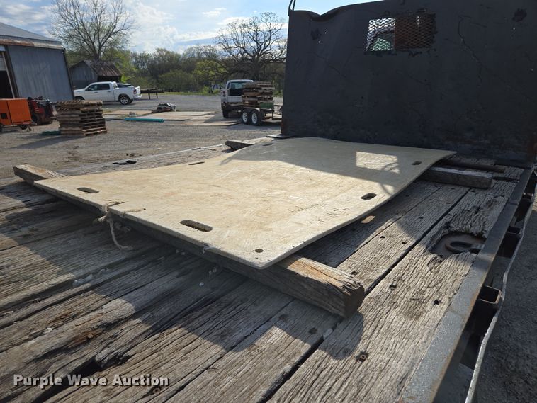 image for item EM7107 1997 GMC C7500 crane truck