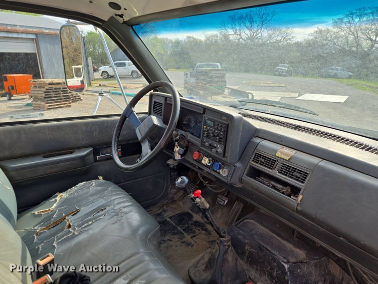 image for item EM7107 1997 GMC C7500 crane truck