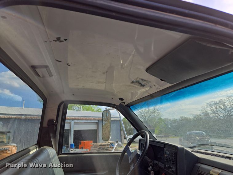 image for item EM7107 1997 GMC C7500 crane truck