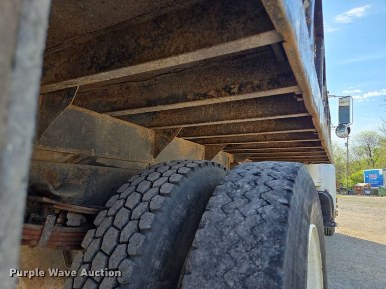 image for item EM7108 1995 International  4700 DT466 dump flatbed truck