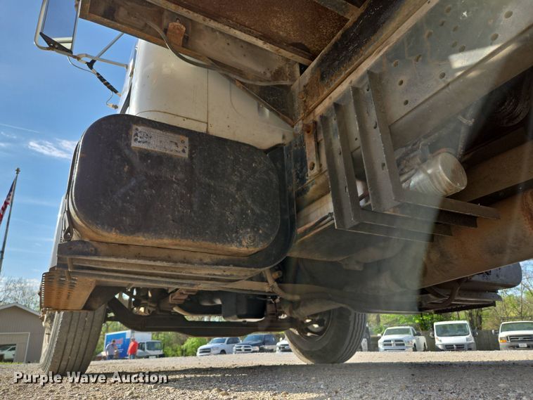 image for item EM7108 1995 International  4700 DT466 dump flatbed truck