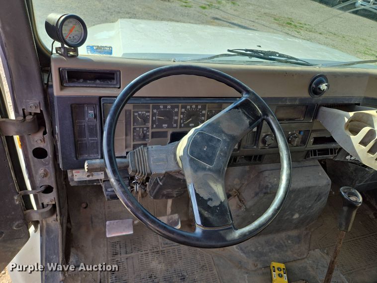 image for item EM7108 1995 International  4700 DT466 dump flatbed truck