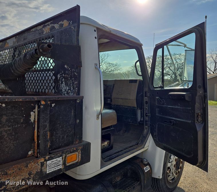 image for item EM7108 1995 International  4700 DT466 dump flatbed truck