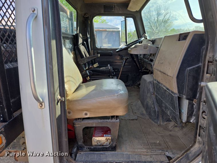 image for item EM7108 1995 International  4700 DT466 dump flatbed truck