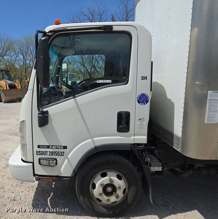 image for item EM7150 2019 Isuzu  NPR box truck