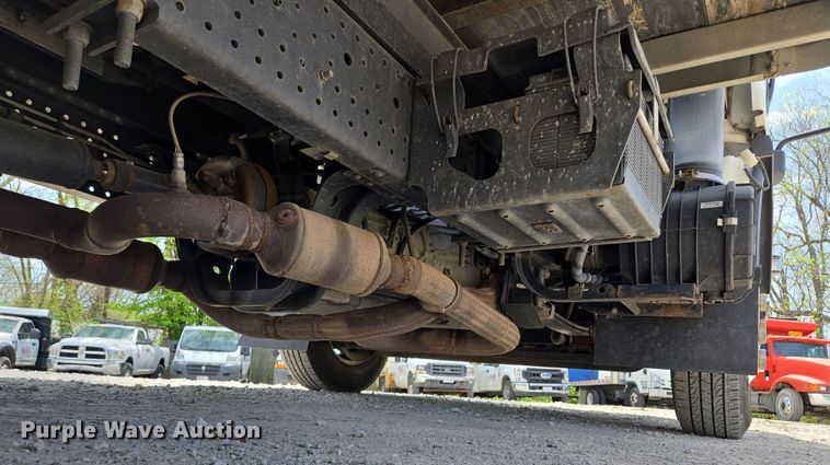 image for item EM7150 2019 Isuzu  NPR box truck