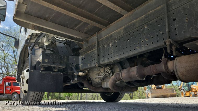 image for item EM7150 2019 Isuzu  NPR box truck