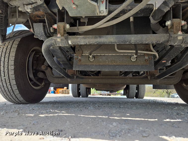 image for item EM7150 2019 Isuzu  NPR box truck