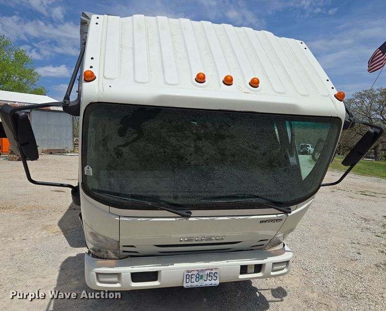 image for item EM7150 2019 Isuzu  NPR box truck