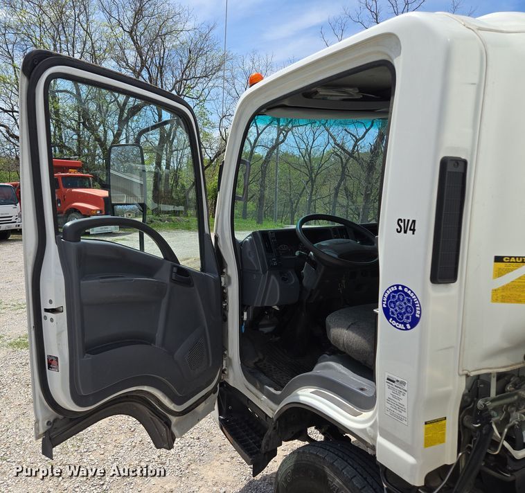 image for item EM7150 2019 Isuzu  NPR box truck