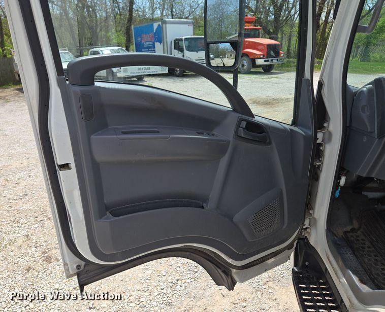 image for item EM7150 2019 Isuzu  NPR box truck