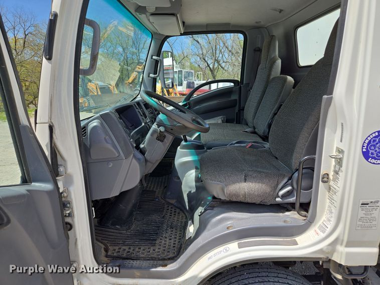 image for item EM7150 2019 Isuzu  NPR box truck