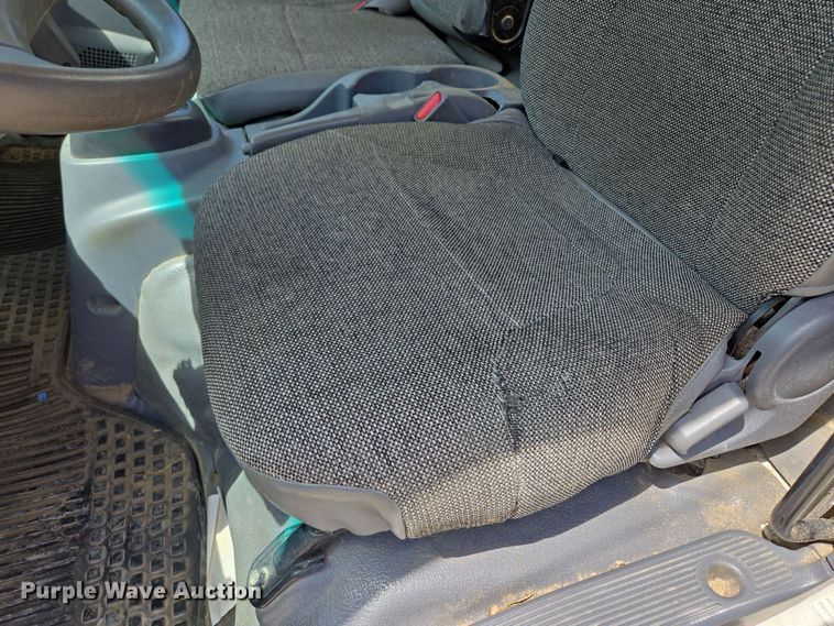 image for item EM7150 2019 Isuzu  NPR box truck