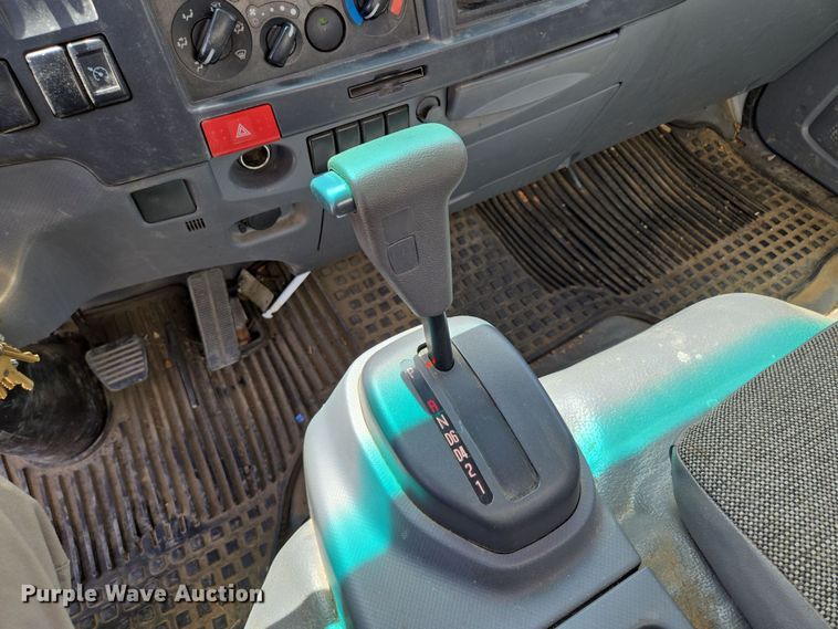 image for item EM7150 2019 Isuzu  NPR box truck