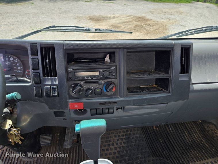 image for item EM7150 2019 Isuzu  NPR box truck