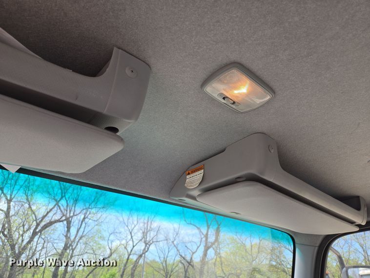 image for item EM7150 2019 Isuzu  NPR box truck