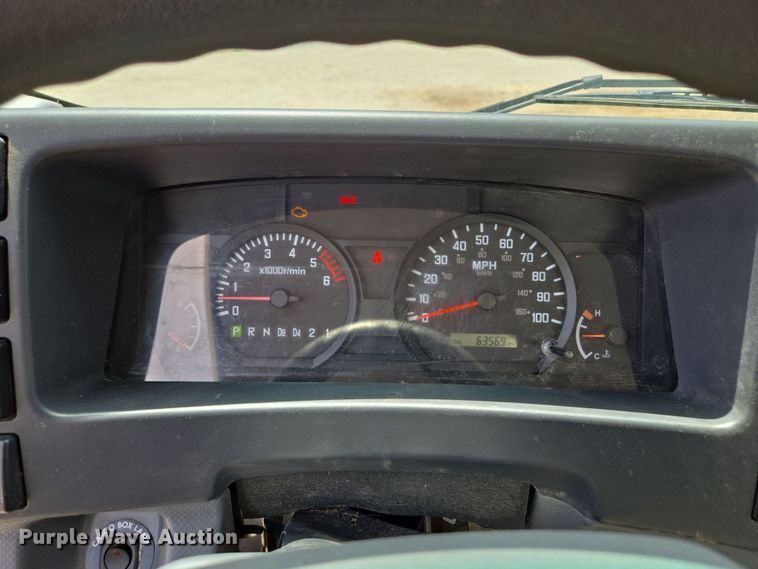 image for item EM7150 2019 Isuzu  NPR box truck